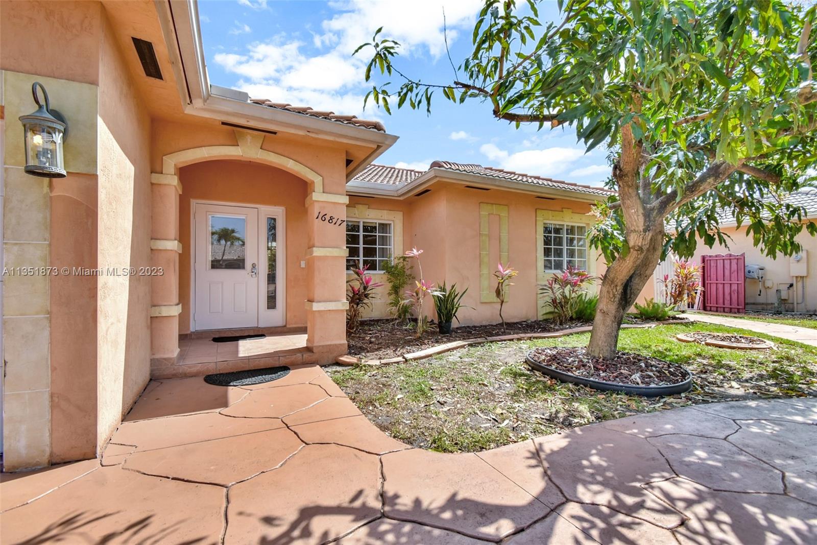 GENESIS OAK GARDENS - Residential