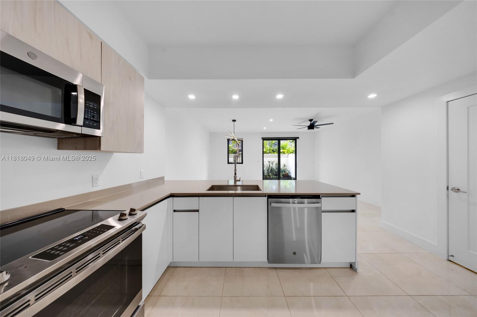 OAKS PLACE - Residential Lease
