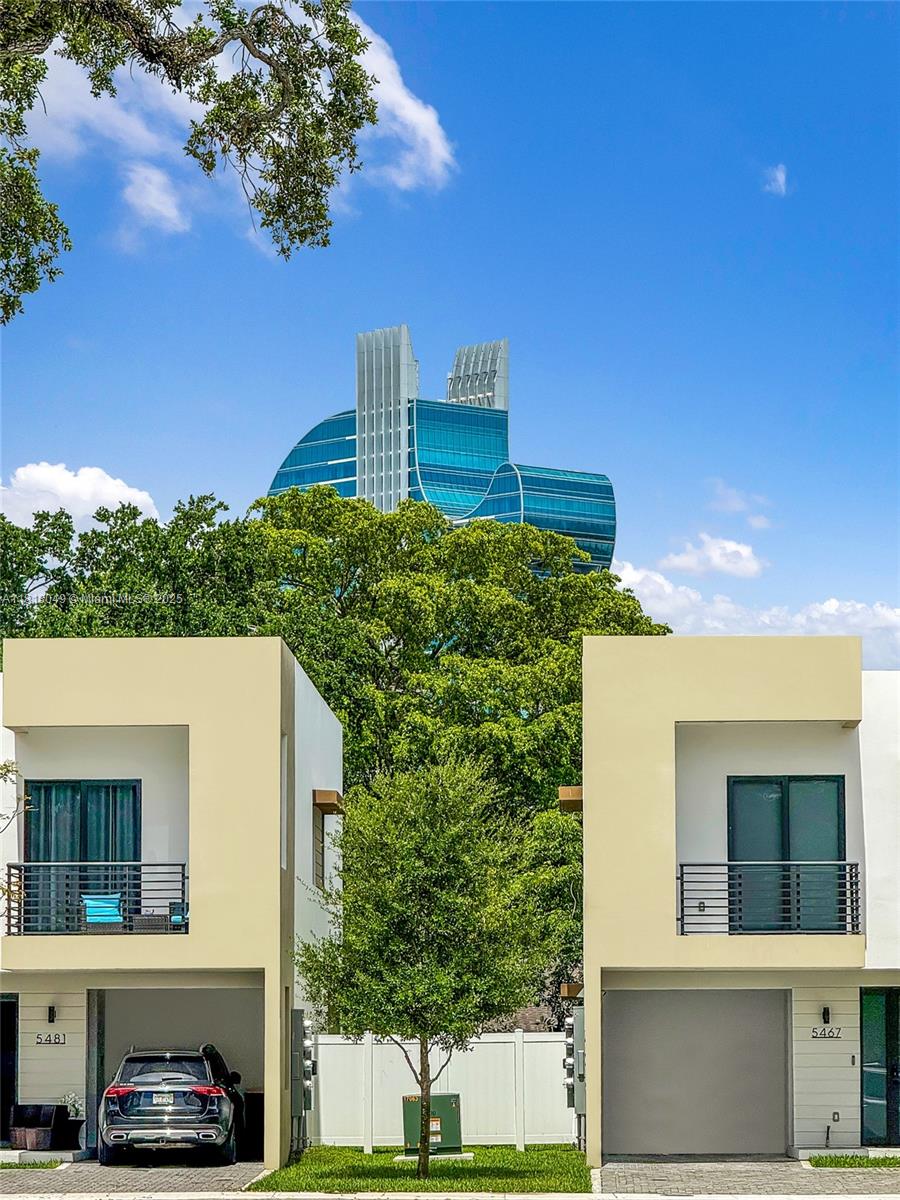 OAKS PLACE - Residential Lease