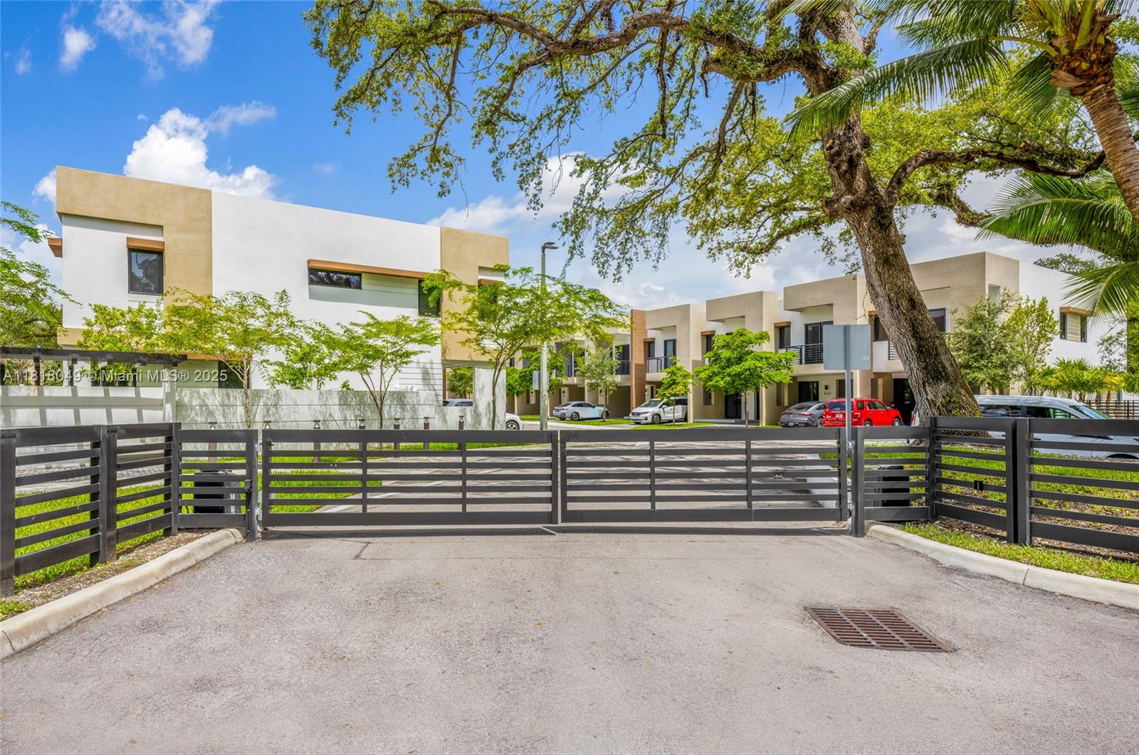 OAKS PLACE - Residential Lease