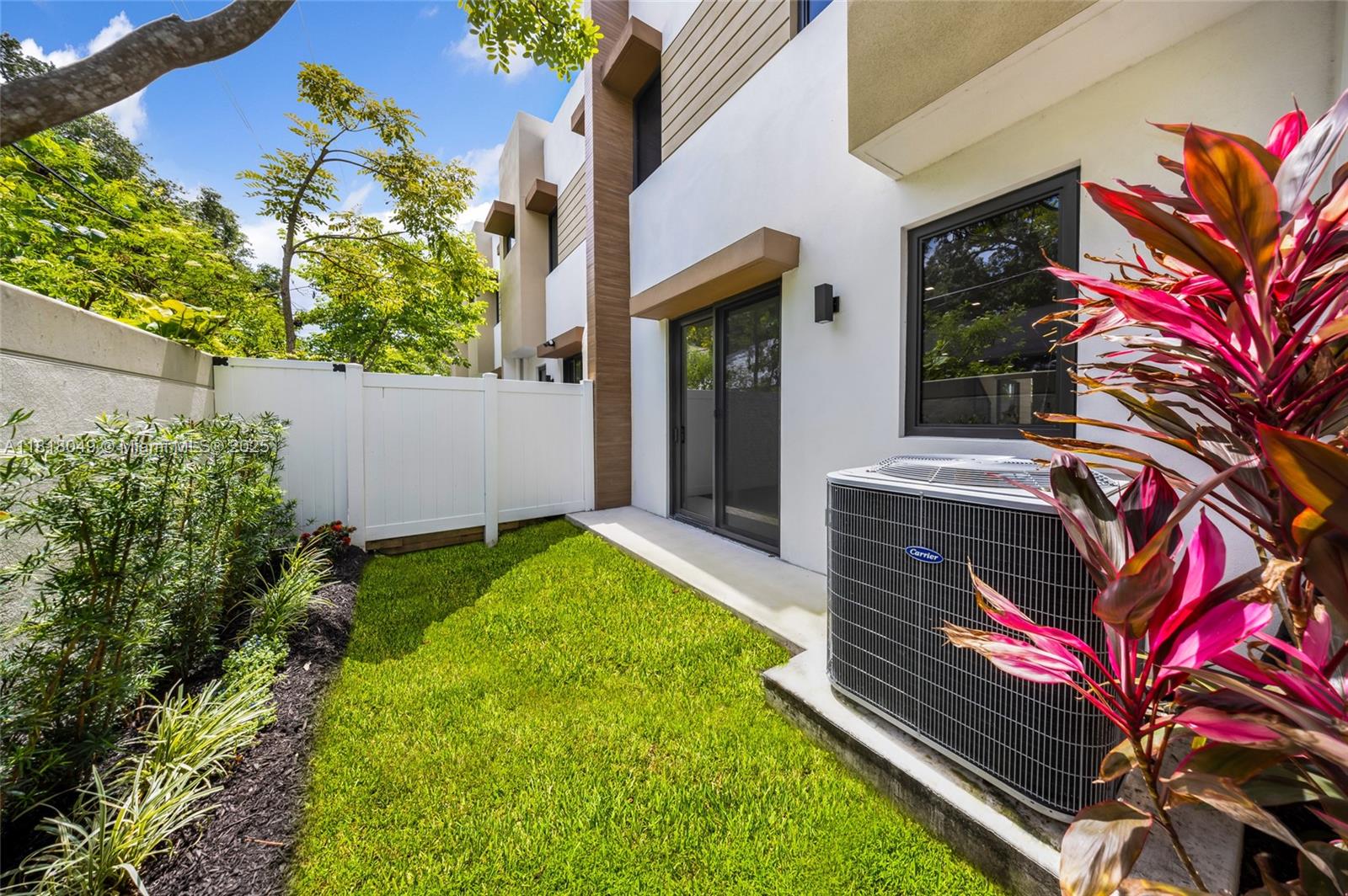 OAKS PLACE - Residential Lease