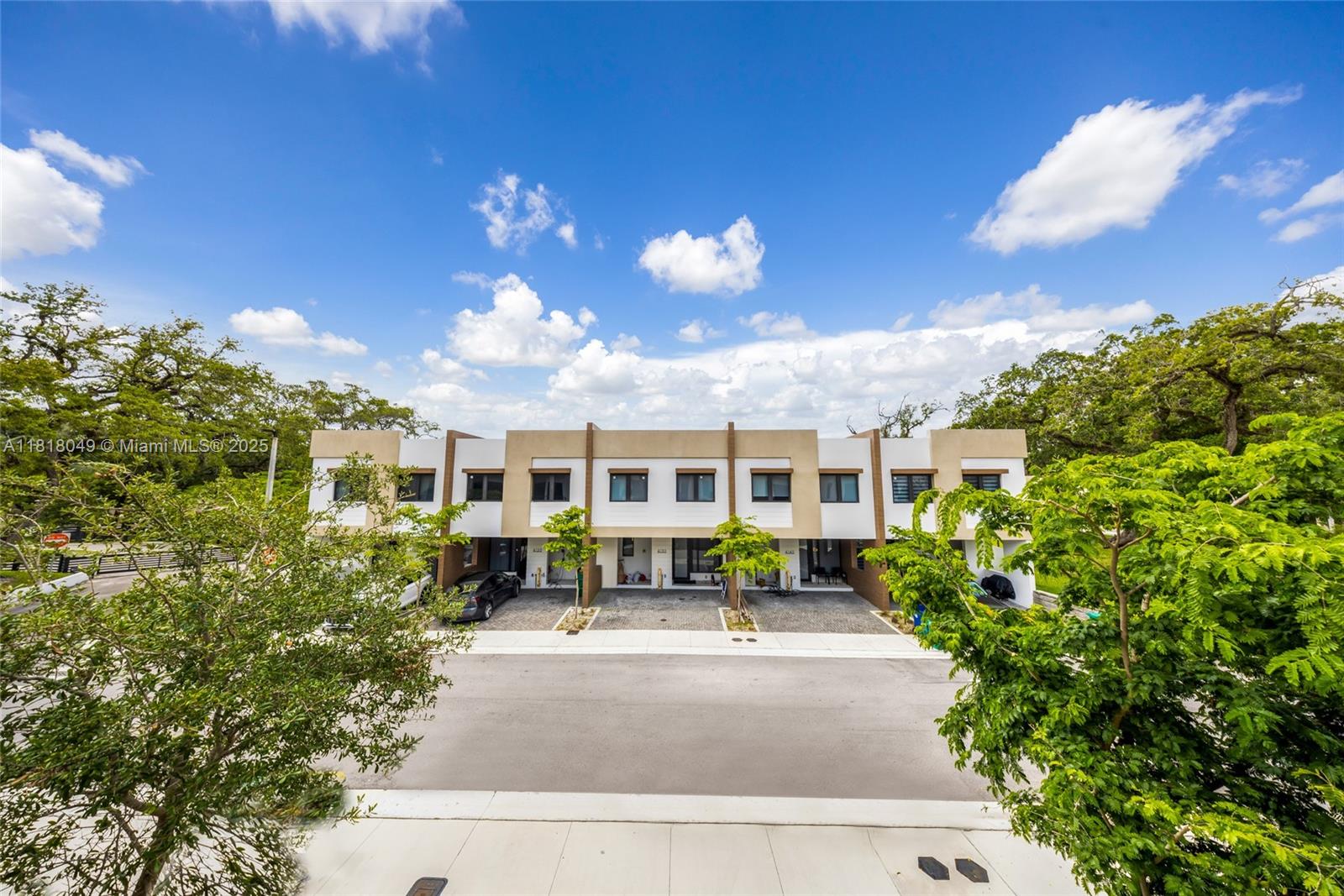 OAKS PLACE - Residential Lease