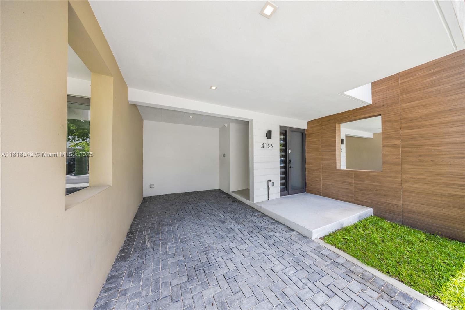 OAKS PLACE - Residential Lease