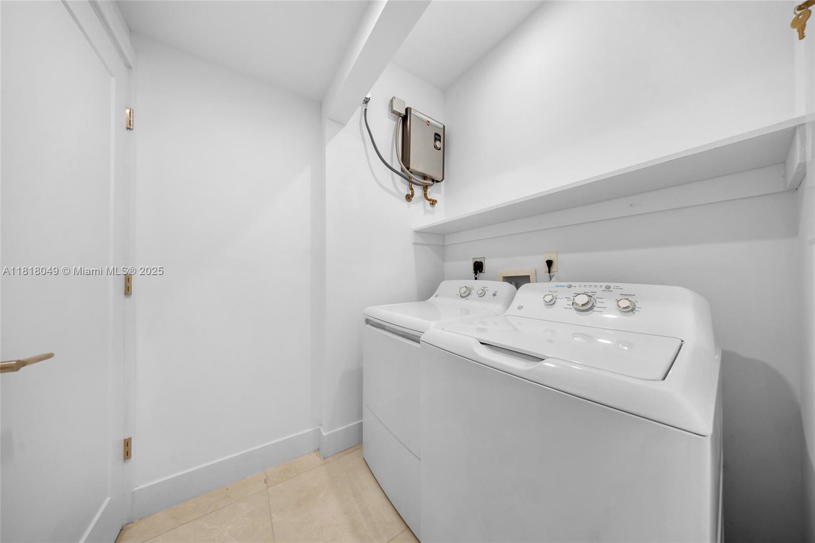 OAKS PLACE - Residential Lease