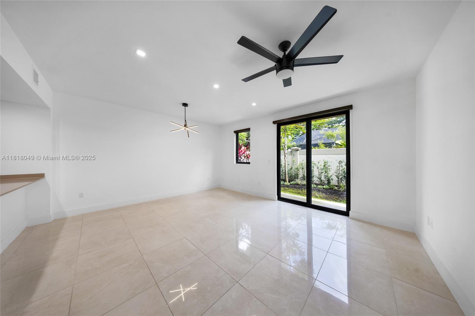 OAKS PLACE - Residential Lease