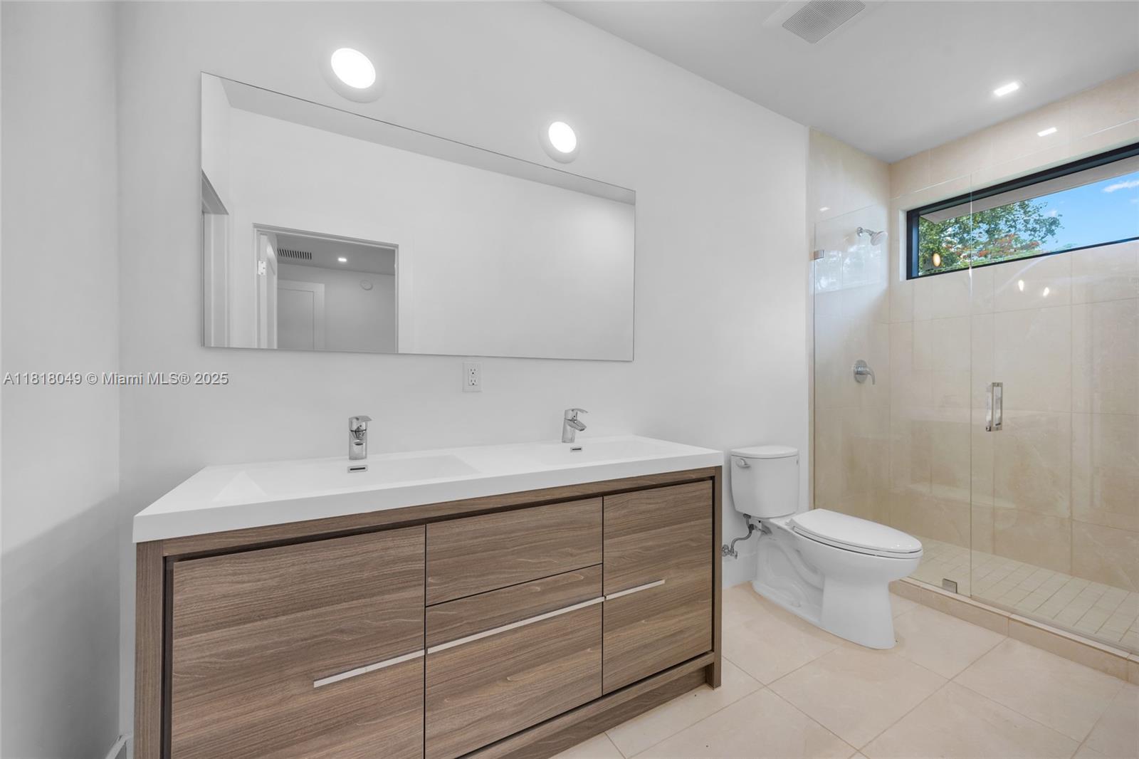 OAKS PLACE - Residential Lease