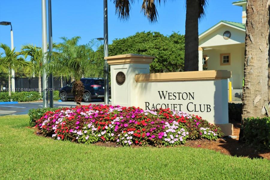 Great unit very bright and spacious just in an excellent location, community is very well maintain, with many amenities, swimming pool, tennis courts, basketball, jacuzzi and many more. This property is centrally located in Bonaventure area, near to town center, major highways and shopping areas.
