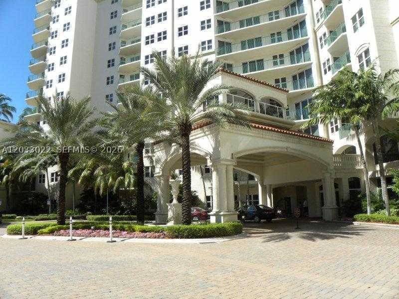 EXCELLENT CONDITION LARGE CONDO APT in AVENTURA, FL, 2 BEDROOMS, 2 LARGE FULL BATHS APT IN EXCELLENT LOCATION, TILE FLOOR, GRANITE KITCHEN TOPS, STAINLESS STEEL APPLIANCES, GREAT BALCONY, EXCELLENT BUILDING, TOP AMENITIES, LOBBY, LOBBY GUARD, CLUBHOUSE, POOL, SUNDECK, GYM, CHILD PLAY AREA, VALET PARKING, CLOSE TO AVENTURA MALL, SHOPS, RESTAURANTS AND MORE. GREAT CONDO IN A VERY NICE AND WELL-KEPT BUILDING. UNIT RENTED, BUT TENANT CAN MOVE OUT WITHIN 60 DAYS' NOTICE, MONTHLY RENT $3,200