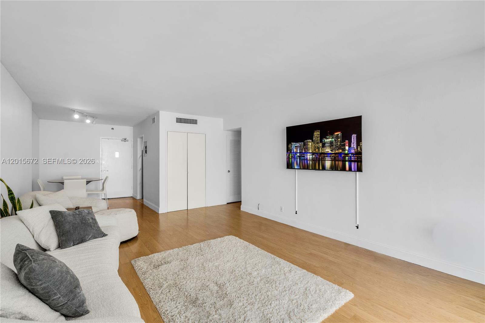MIRADOR 1200 CONDO - Residential