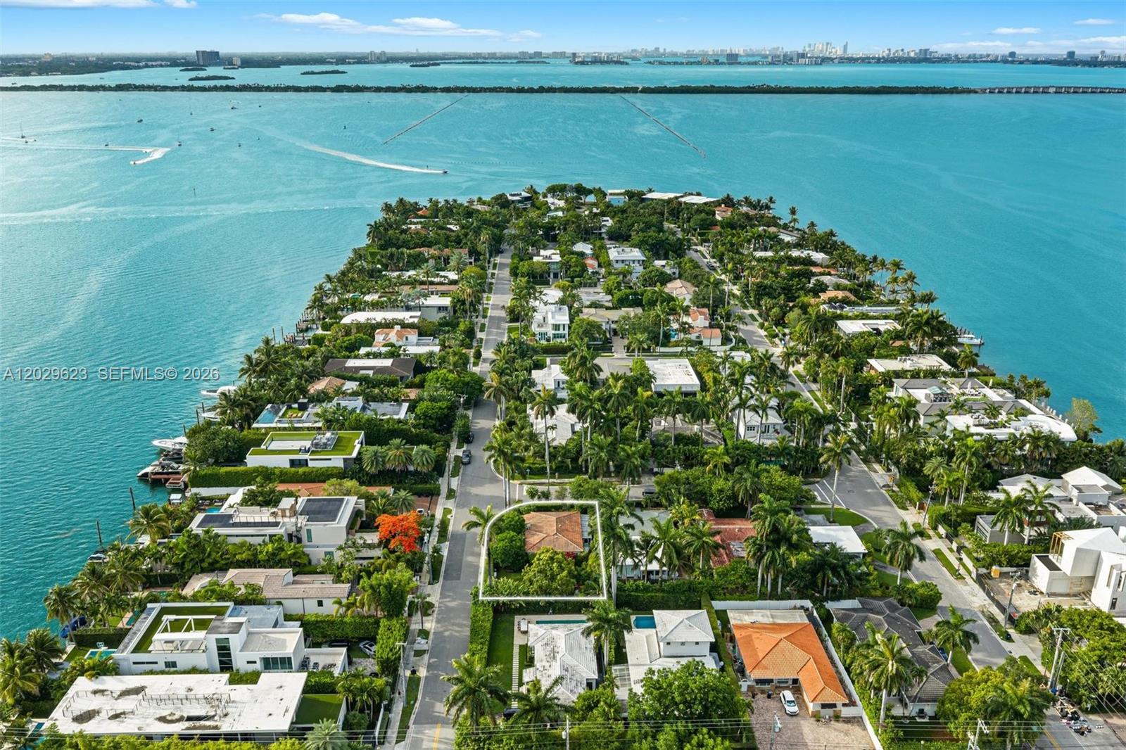 DI LIDO ISLAND - Land