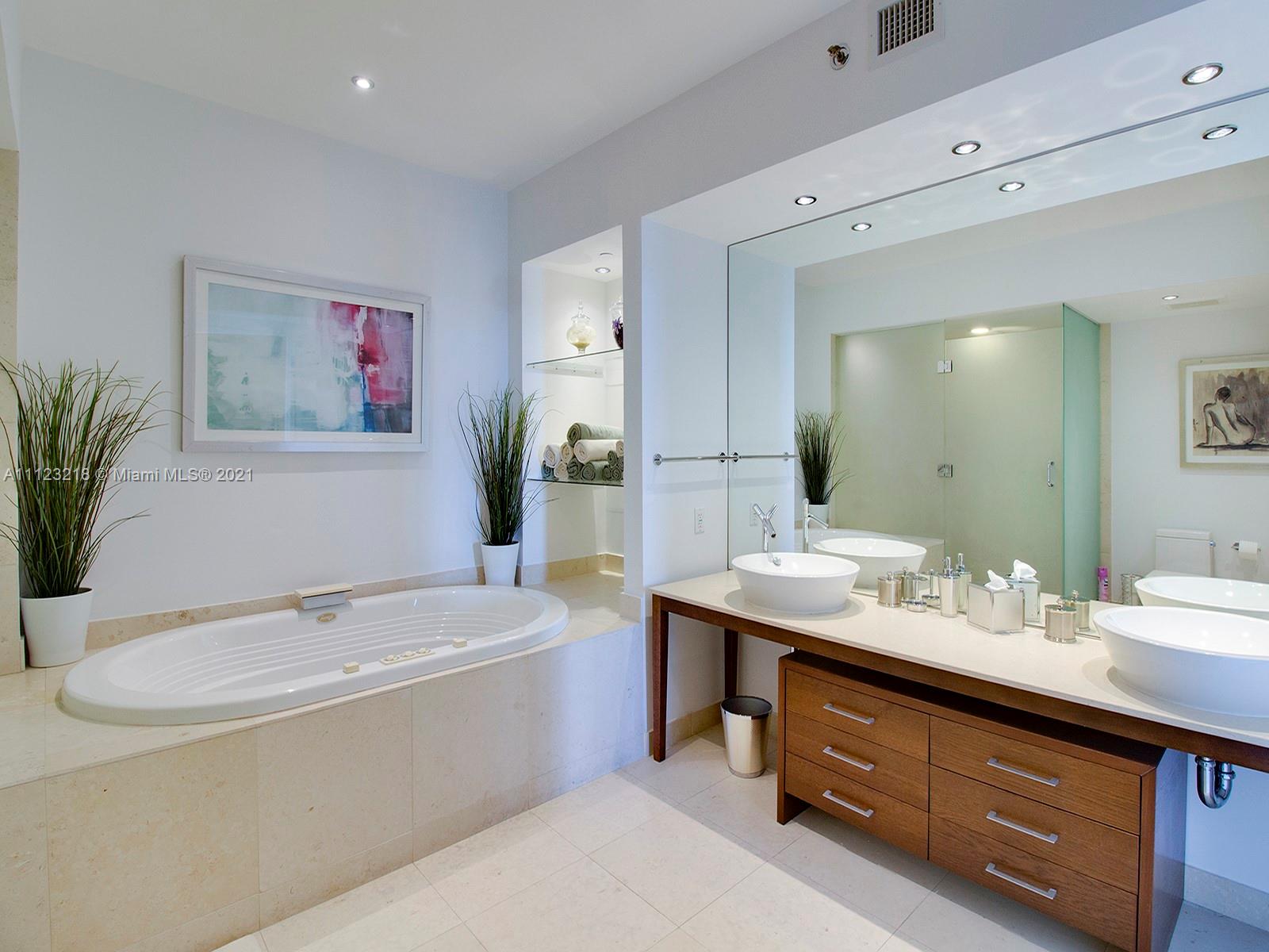 ICON CONDO - Residential