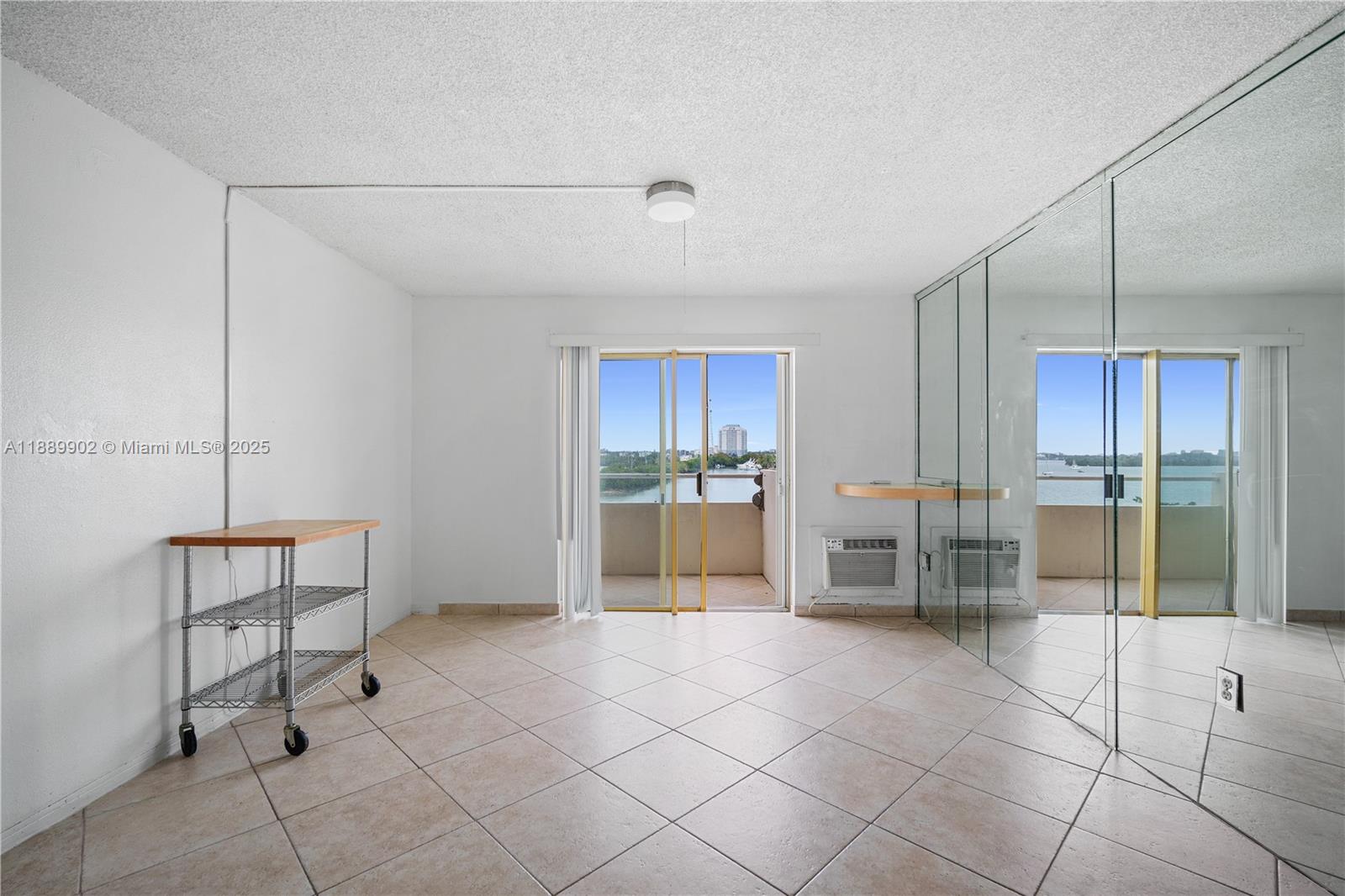 BAYSHORE YACHT & TENNIS C - Residential