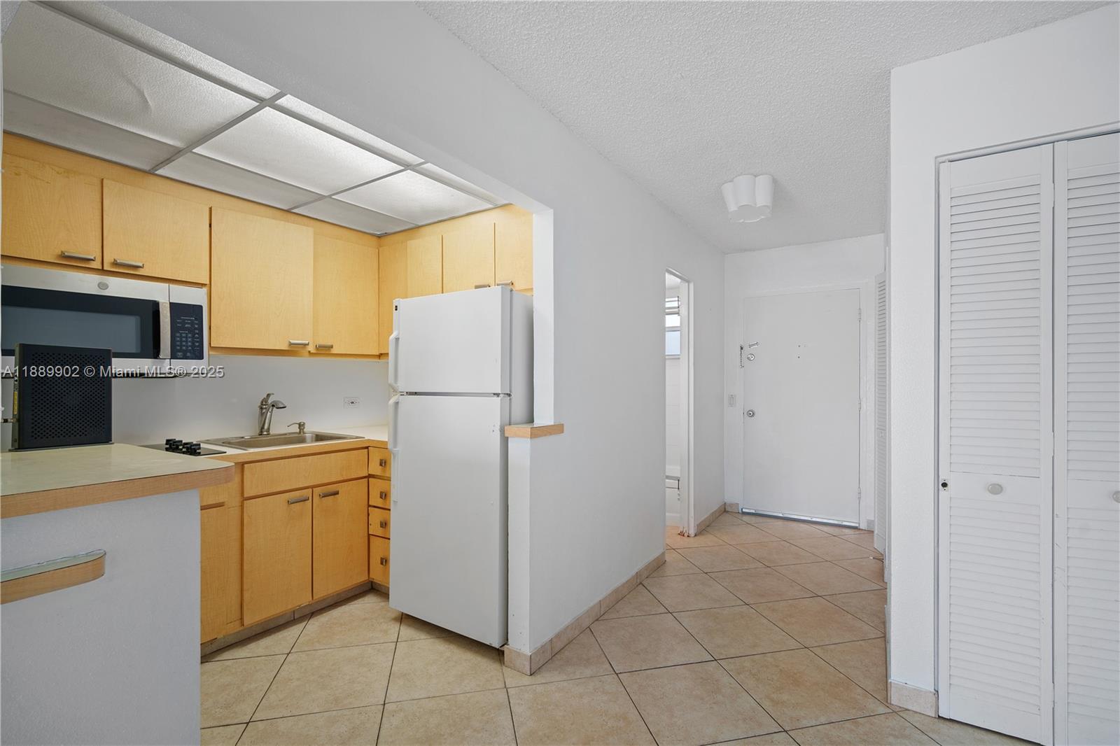 BAYSHORE YACHT & TENNIS C - Residential