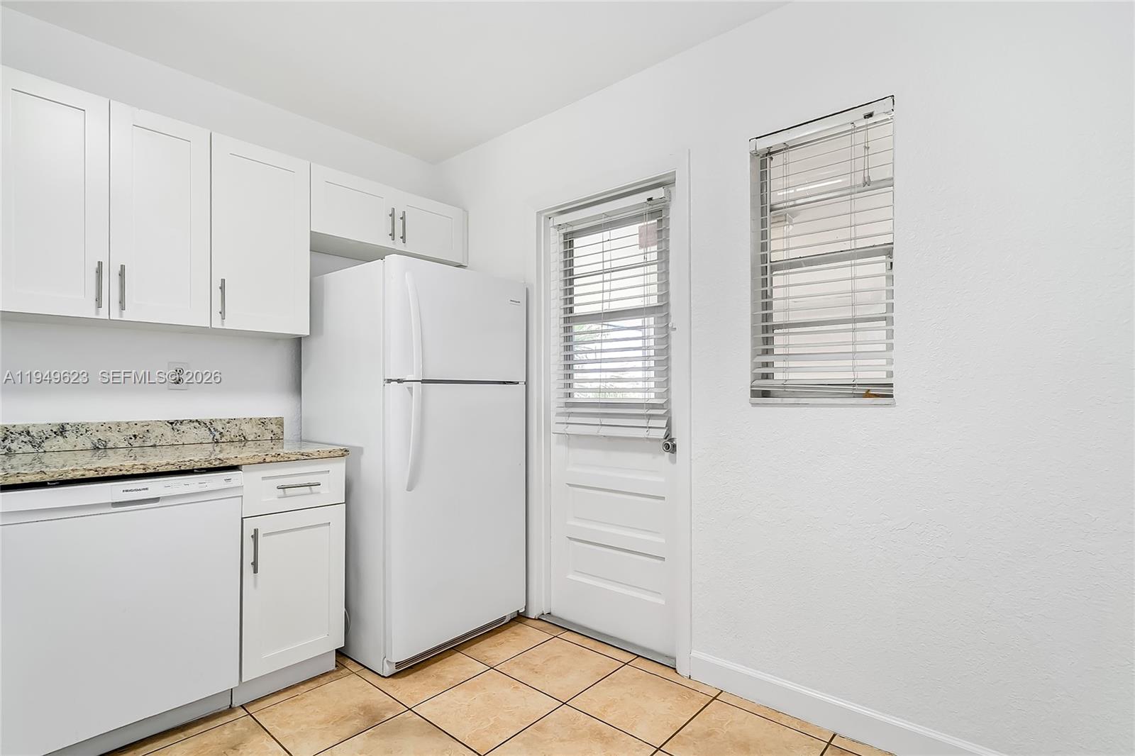 ARROWHEAD CONDO NO V - Residential