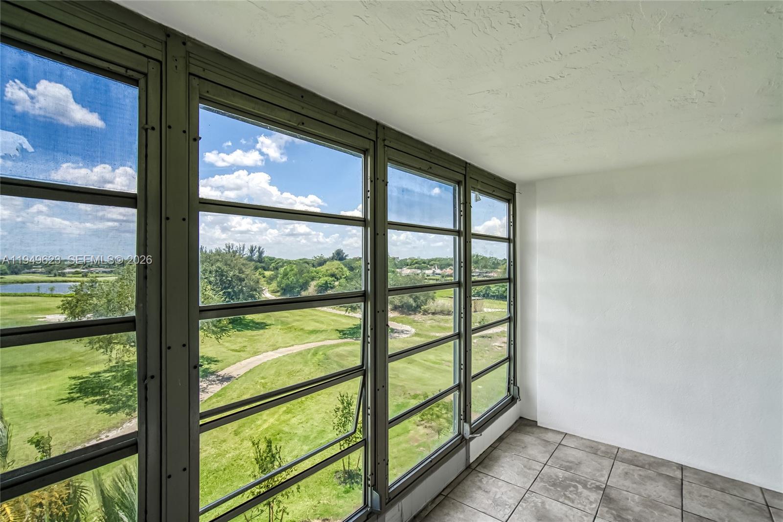 ARROWHEAD CONDO NO V - Residential