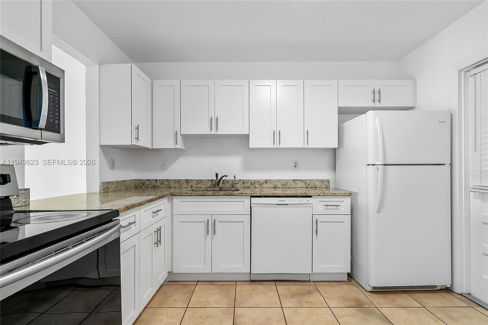 ARROWHEAD CONDO NO V - Residential