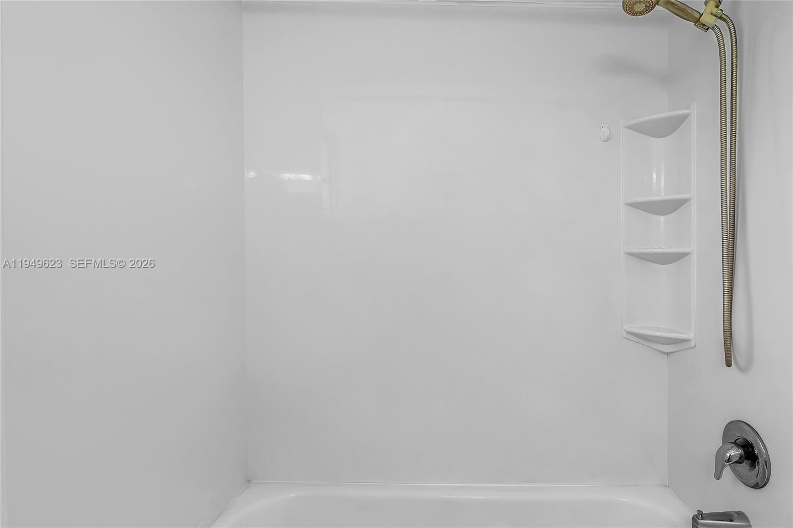 ARROWHEAD CONDO NO V - Residential