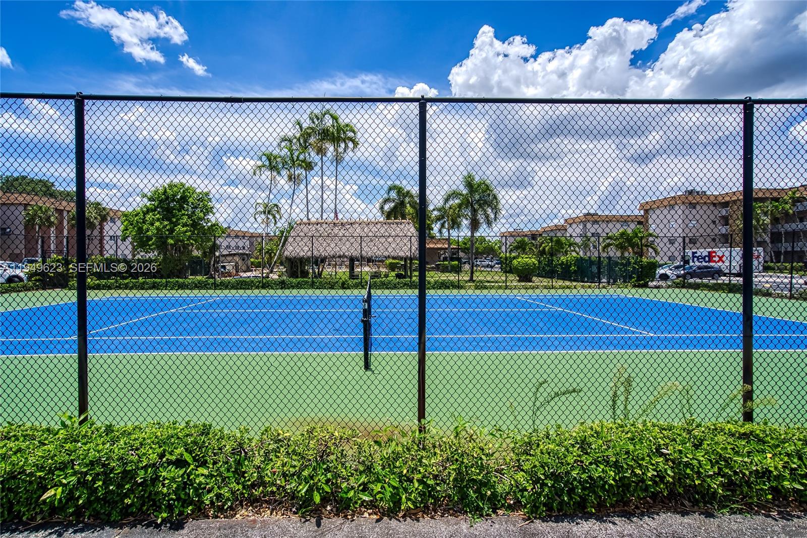 ARROWHEAD CONDO NO V - Residential