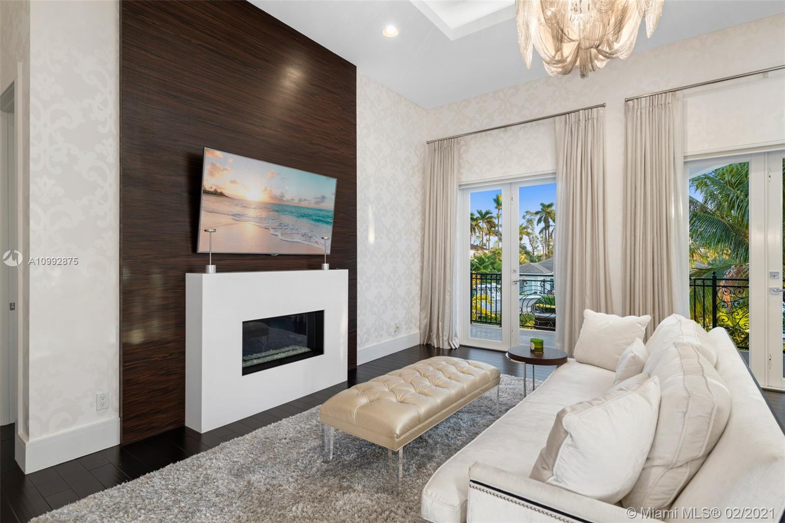 BEACON LIGHT SHOPPING CTR - Residential