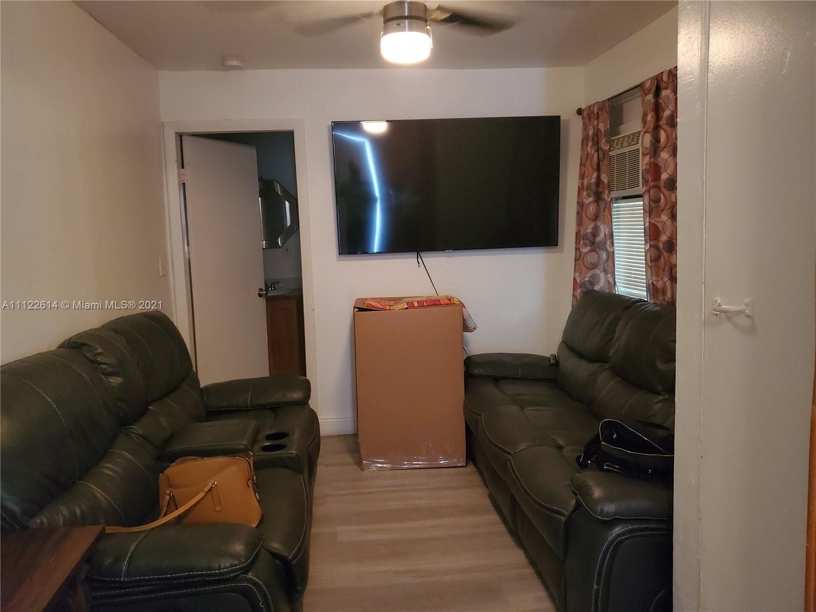 LAWRENCE ESTATE LAND CO - Residential Lease