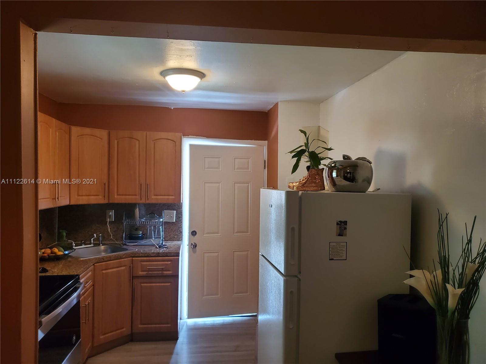 LAWRENCE ESTATE LAND CO - Residential Lease