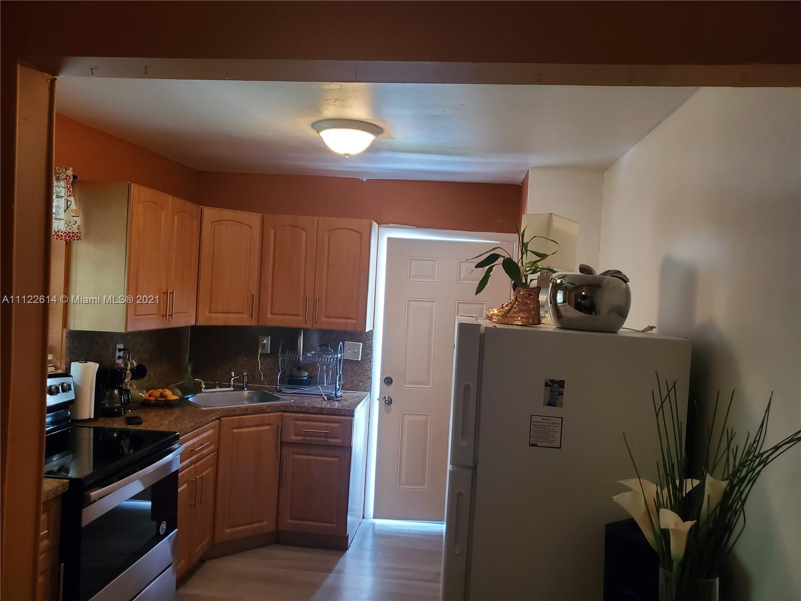 LAWRENCE ESTATE LAND CO - Residential Lease