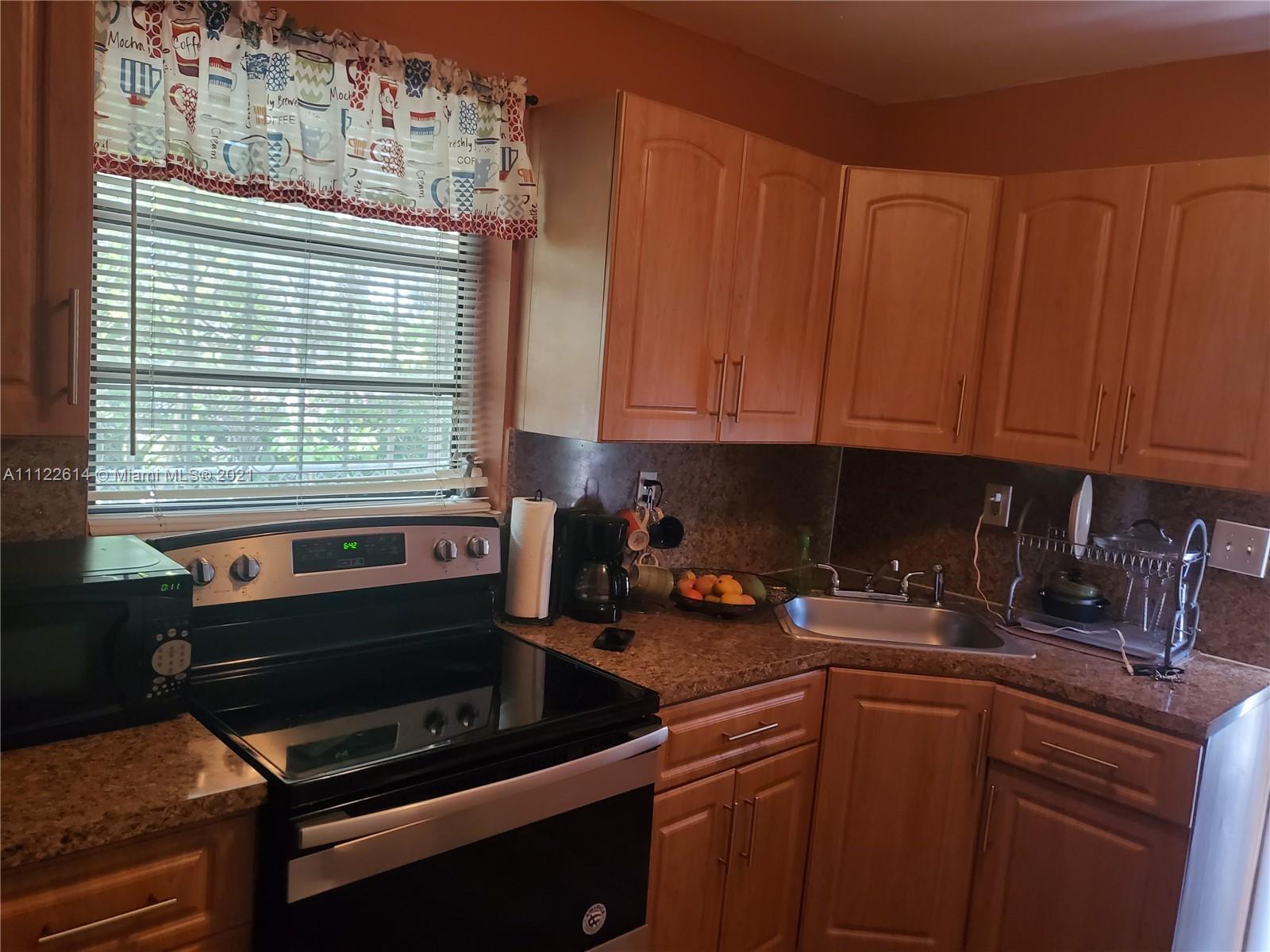 LAWRENCE ESTATE LAND CO - Residential Lease