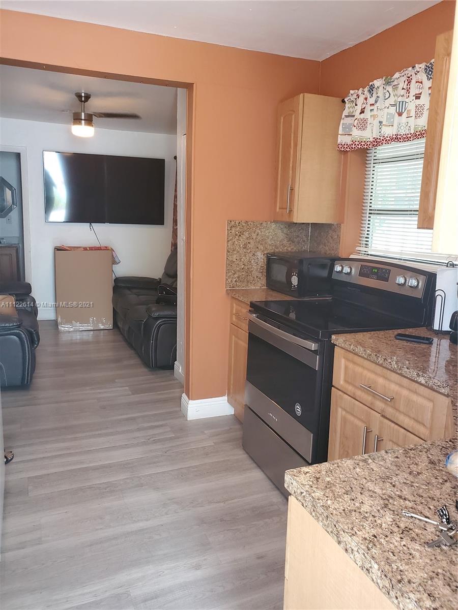 LAWRENCE ESTATE LAND CO - Residential Lease