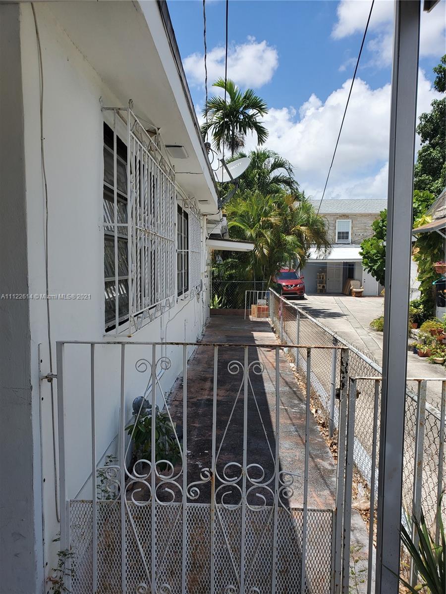LAWRENCE ESTATE LAND CO - Residential Lease