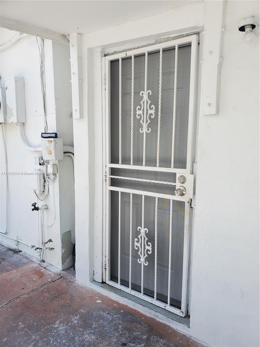 LAWRENCE ESTATE LAND CO - Residential Lease