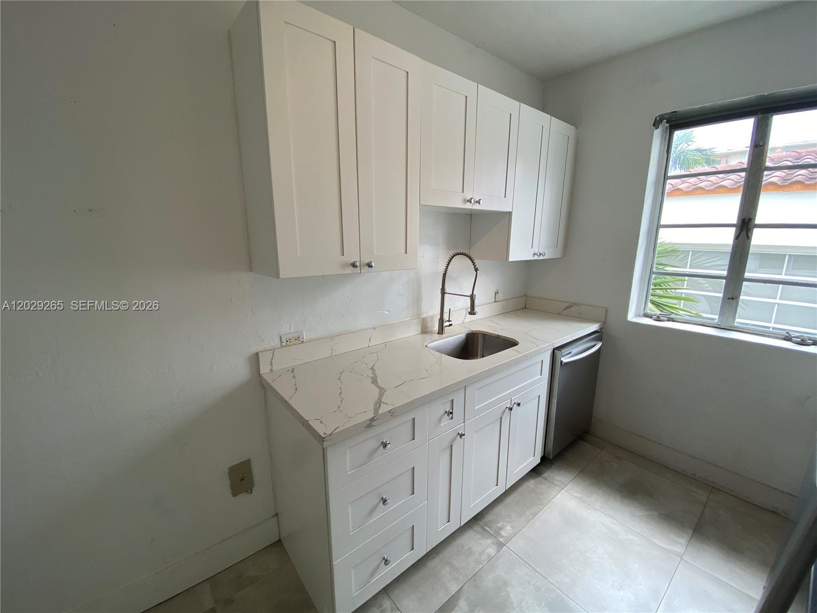 RESIDENCE 1611 CONDO - Residential Lease