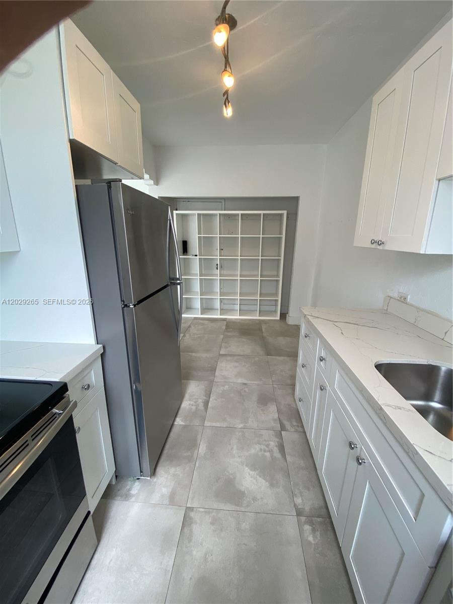 RESIDENCE 1611 CONDO - Residential Lease