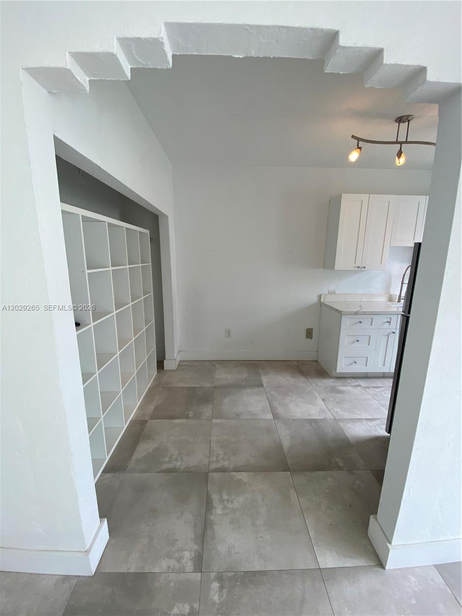 RESIDENCE 1611 CONDO - Residential Lease