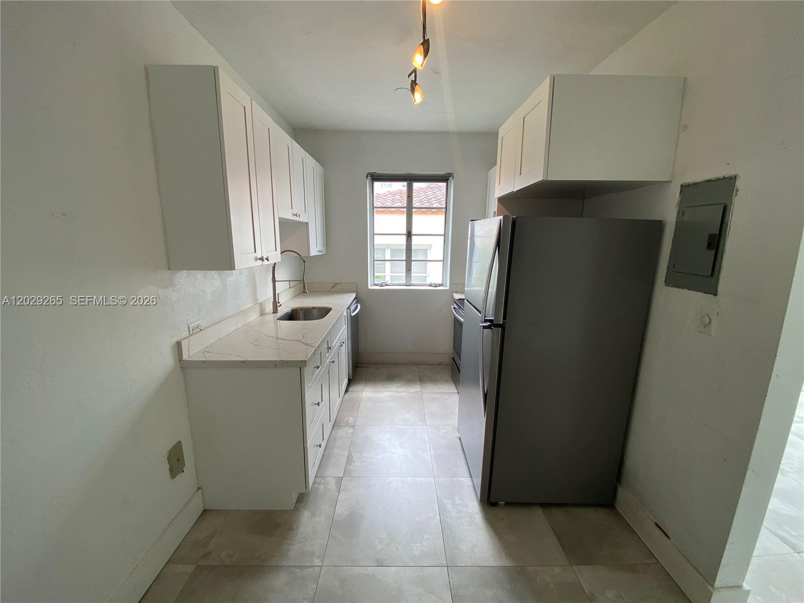 RESIDENCE 1611 CONDO - Residential Lease