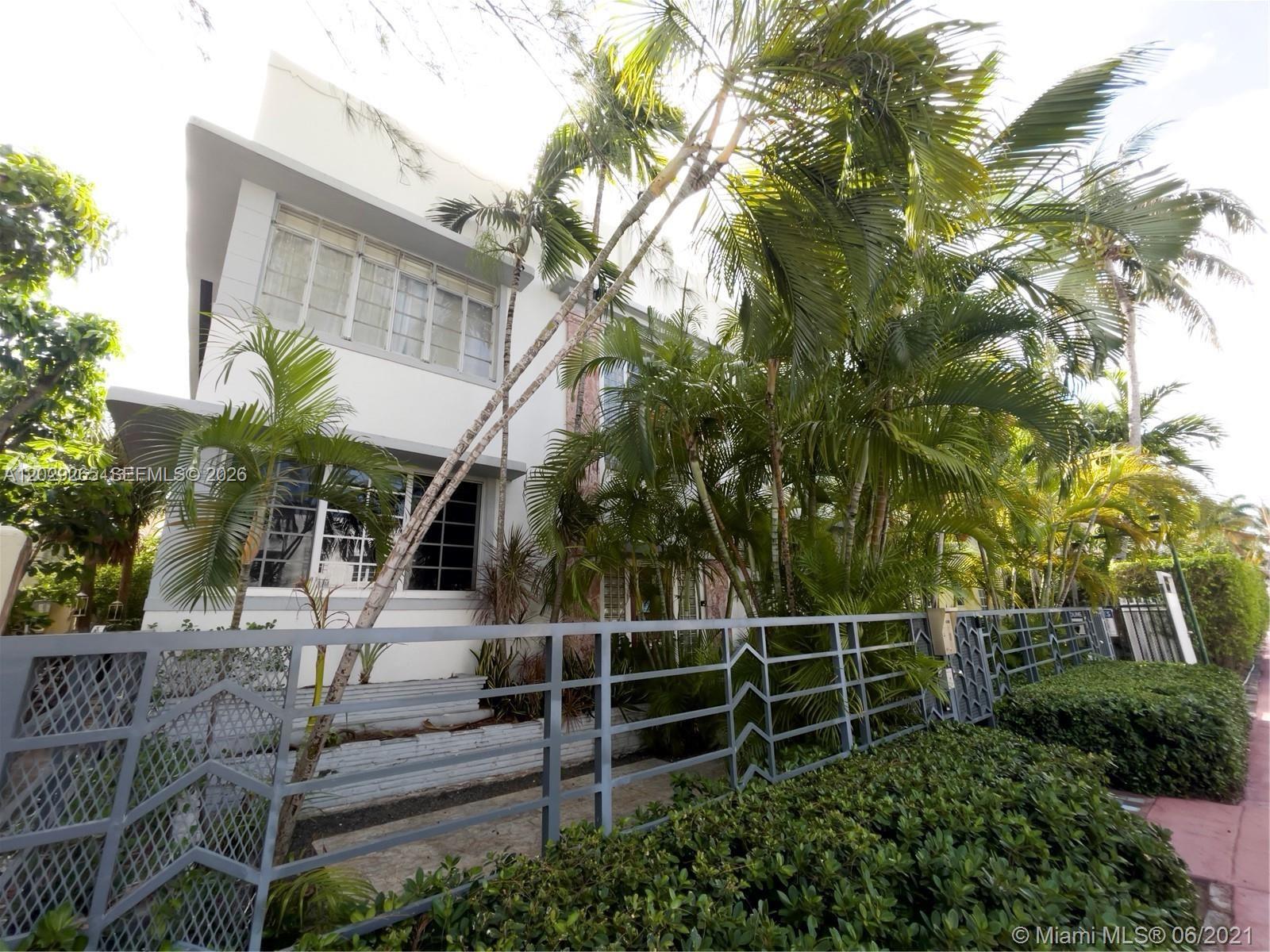 See video before touring! Nice renovated multi-room studio near Lincoln Road on quiet South Beach street. UNFURNISHED. Updated kitchen w/ granite counters, SS appliances incl. dishwasher, ample cabinetry w/ soft-close drawers. Space for a
home office/dining area separate from main room. Can fit lots of furniture + walk in closet. Pet friendly! Looking
for a lease to begin ASAP.