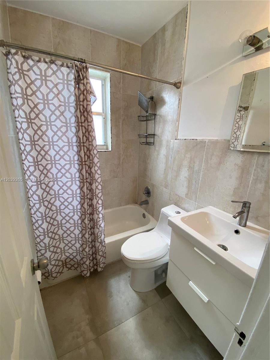 RESIDENCE 1611 CONDO - Residential Lease