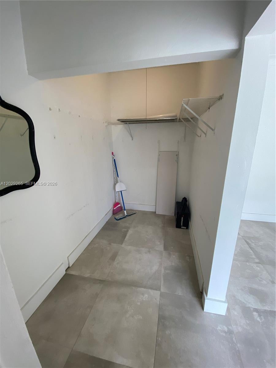 RESIDENCE 1611 CONDO - Residential Lease