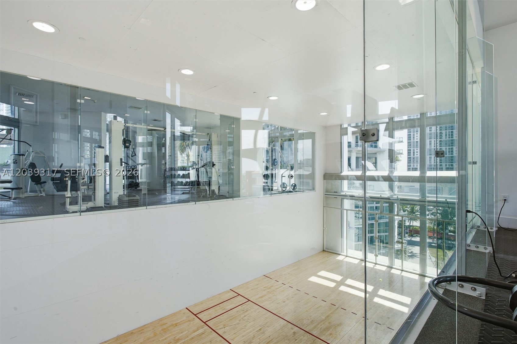 WIND CONDO - Residential