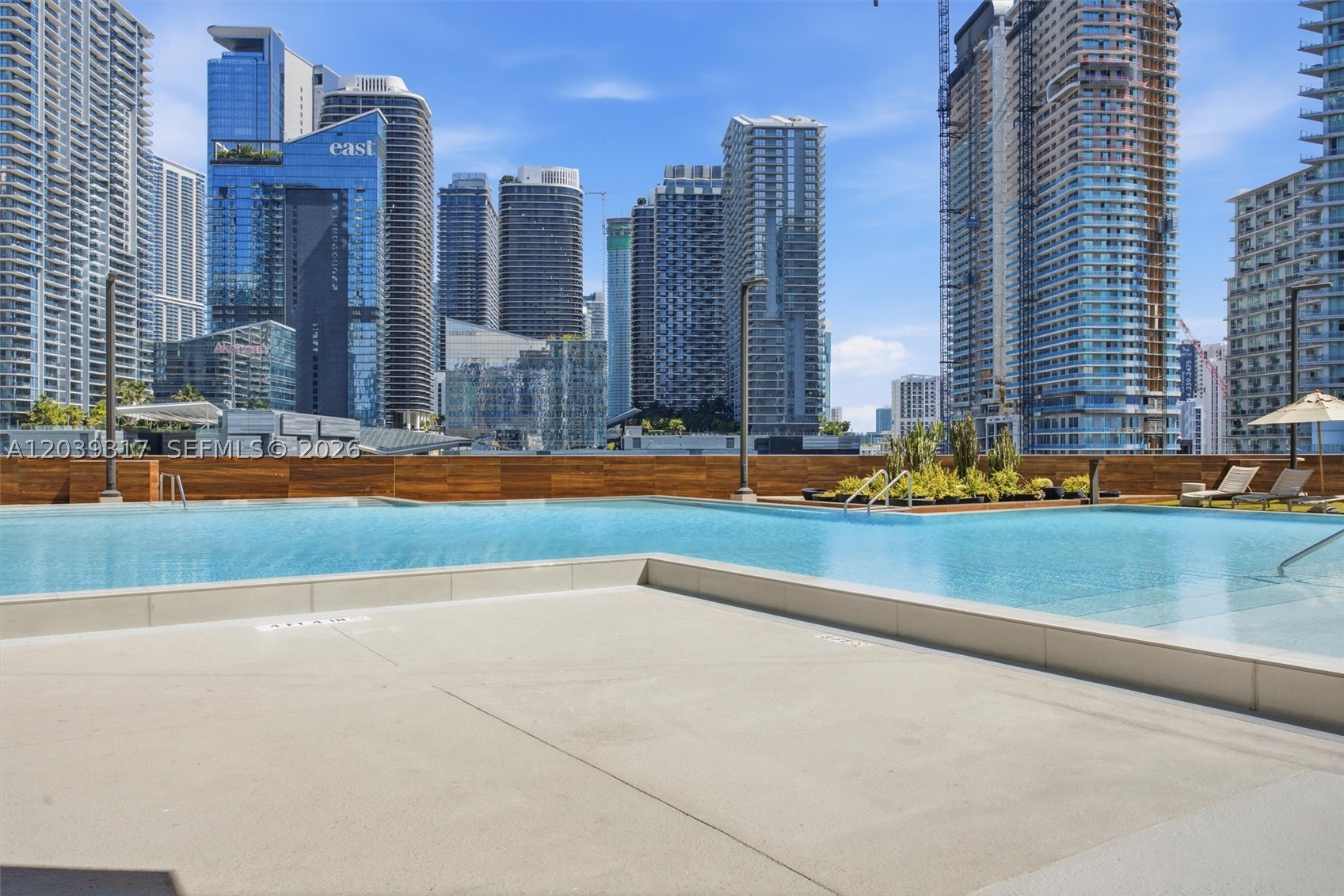 WIND CONDO - Residential