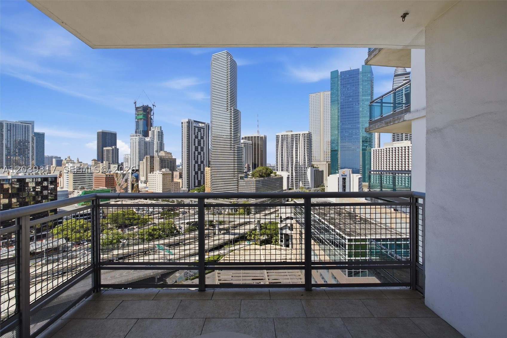 WIND CONDO - Residential