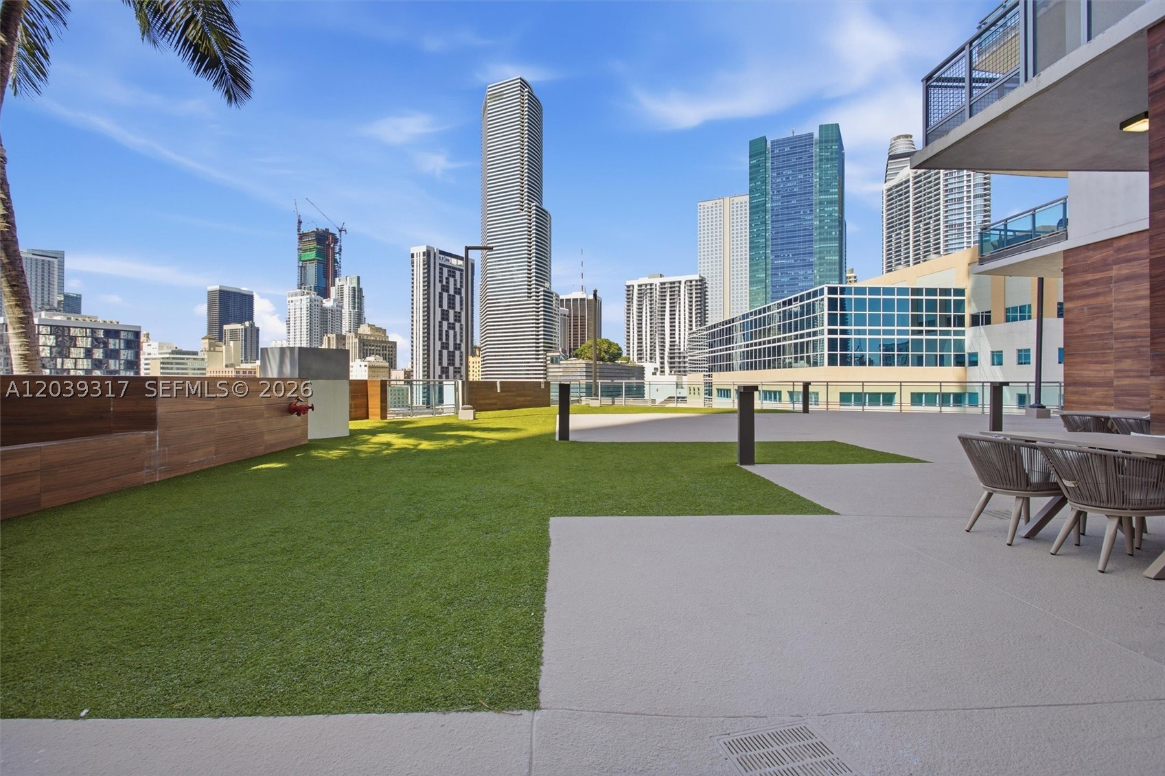 WIND CONDO - Residential