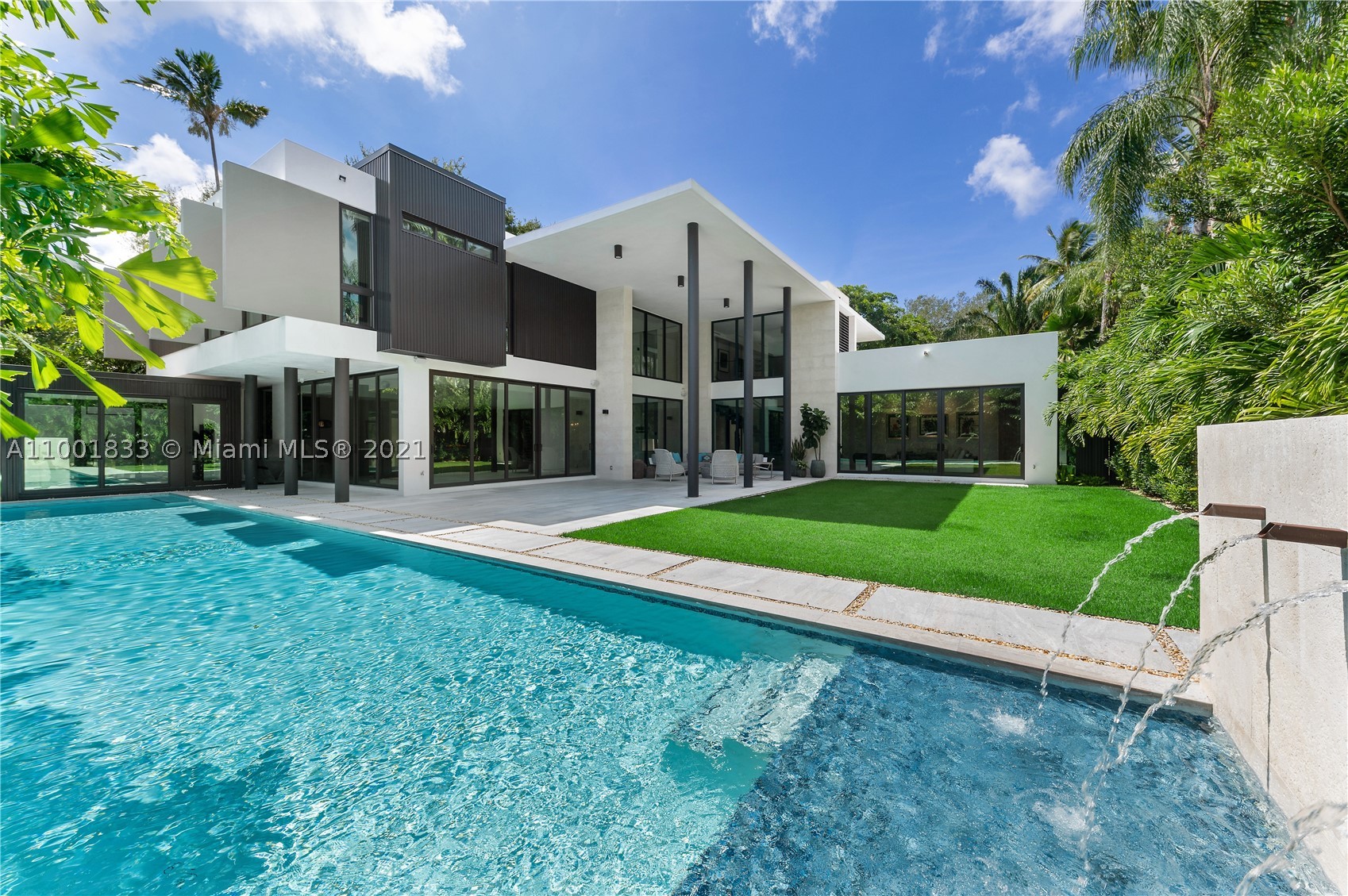 THE MOORINGS - Residential