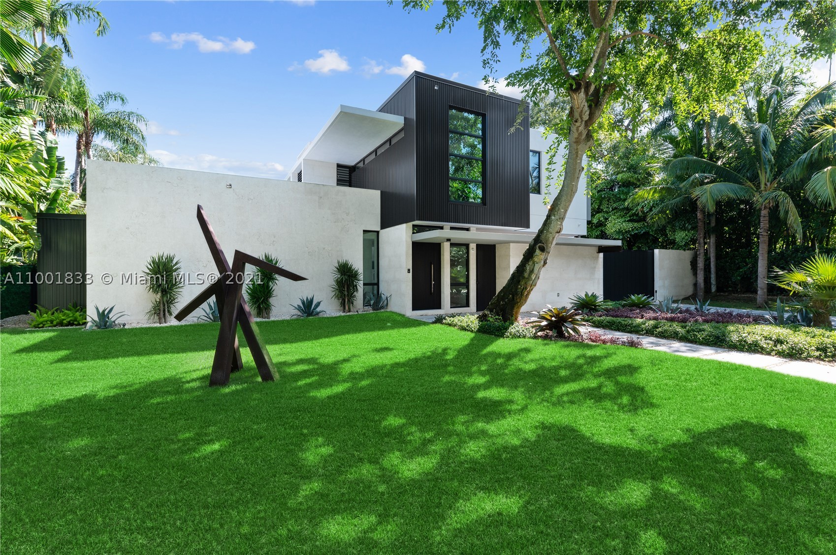 THE MOORINGS - Residential