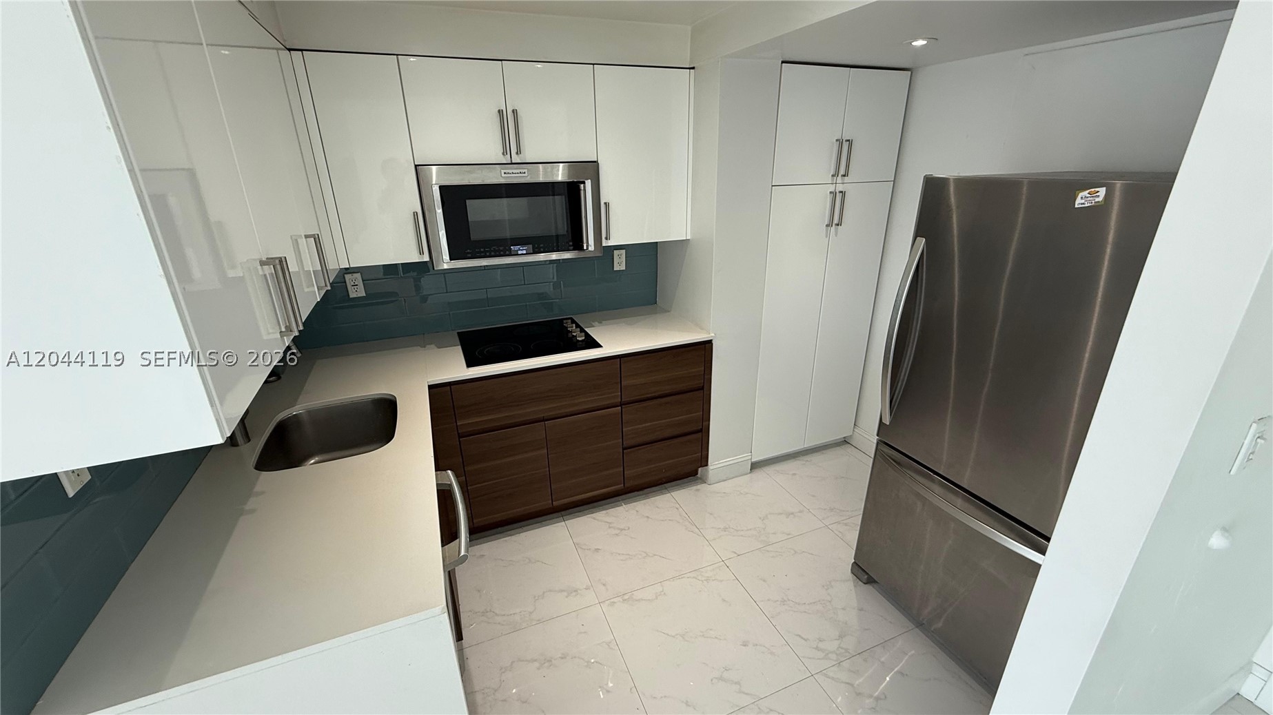 BAYVIEW CONDO - Residential Lease