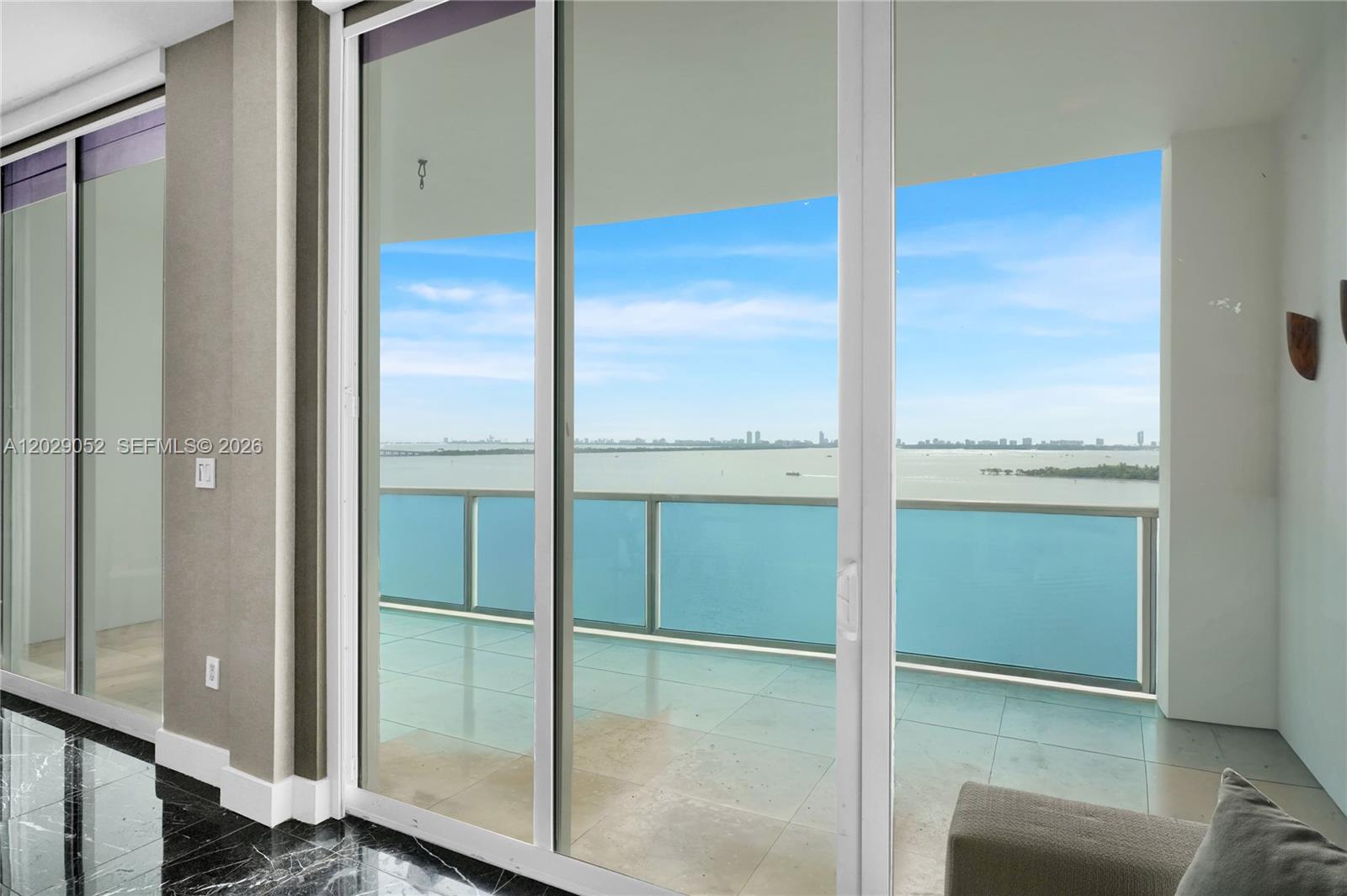 NEW WAVE CONDO - Residential