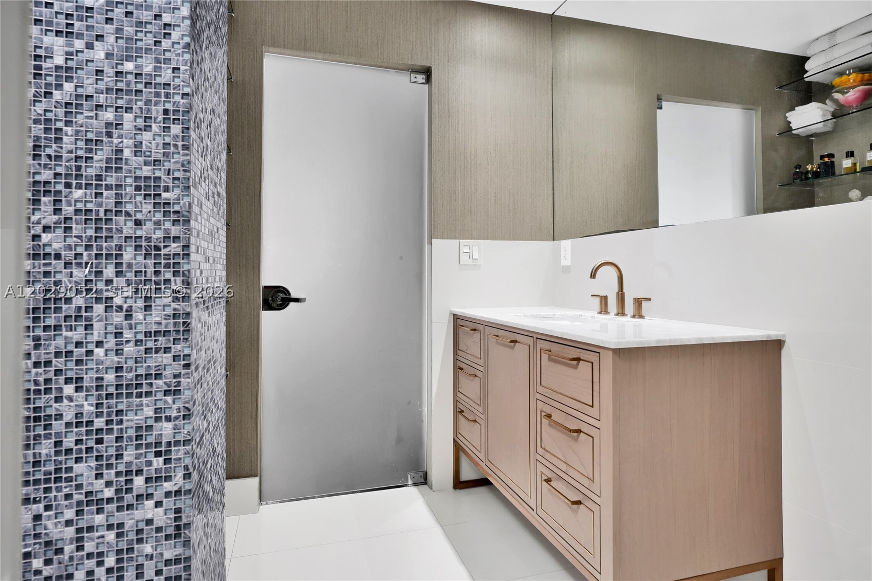 NEW WAVE CONDO - Residential