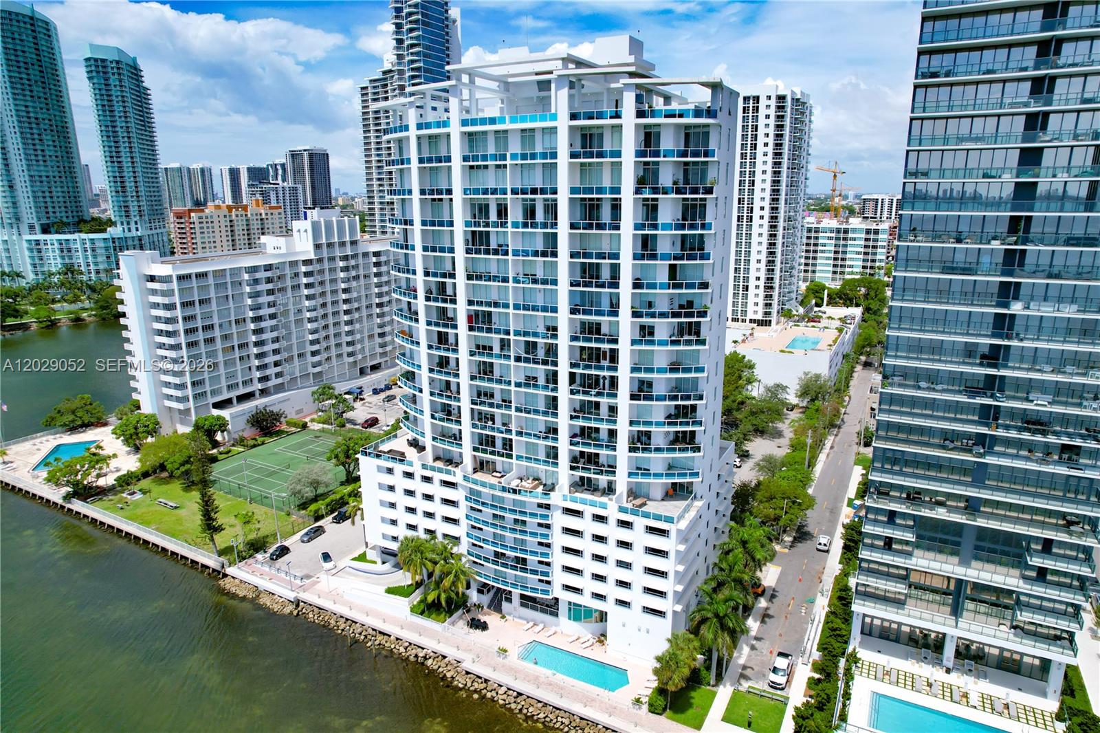 NEW WAVE CONDO - Residential