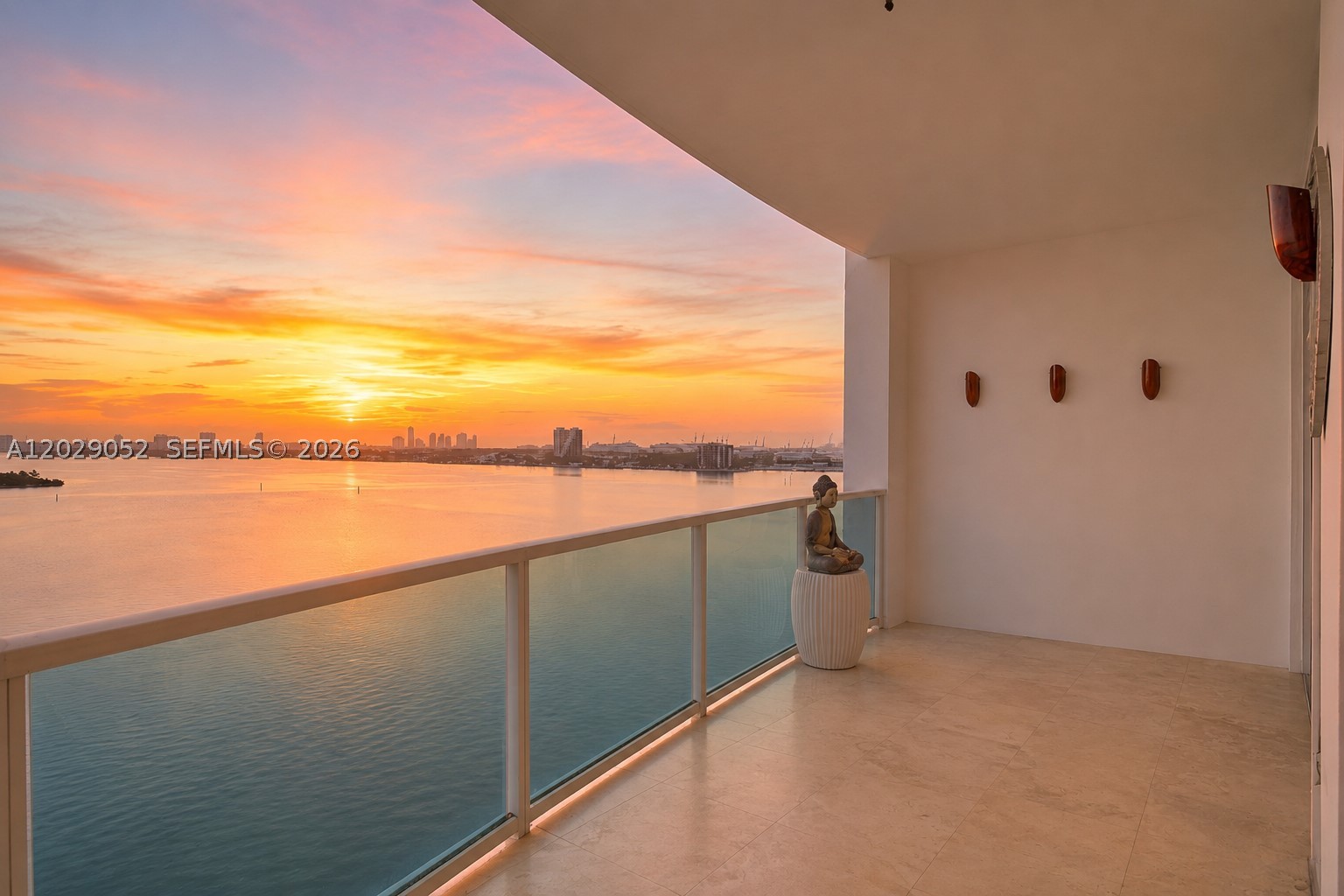 NEW WAVE CONDO - Residential