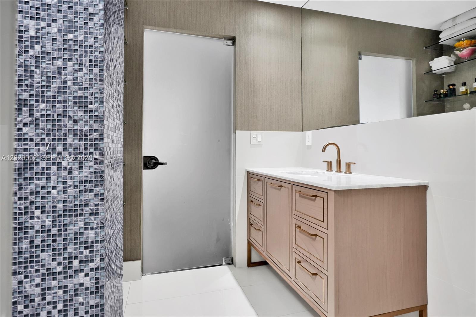 NEW WAVE CONDO - Residential