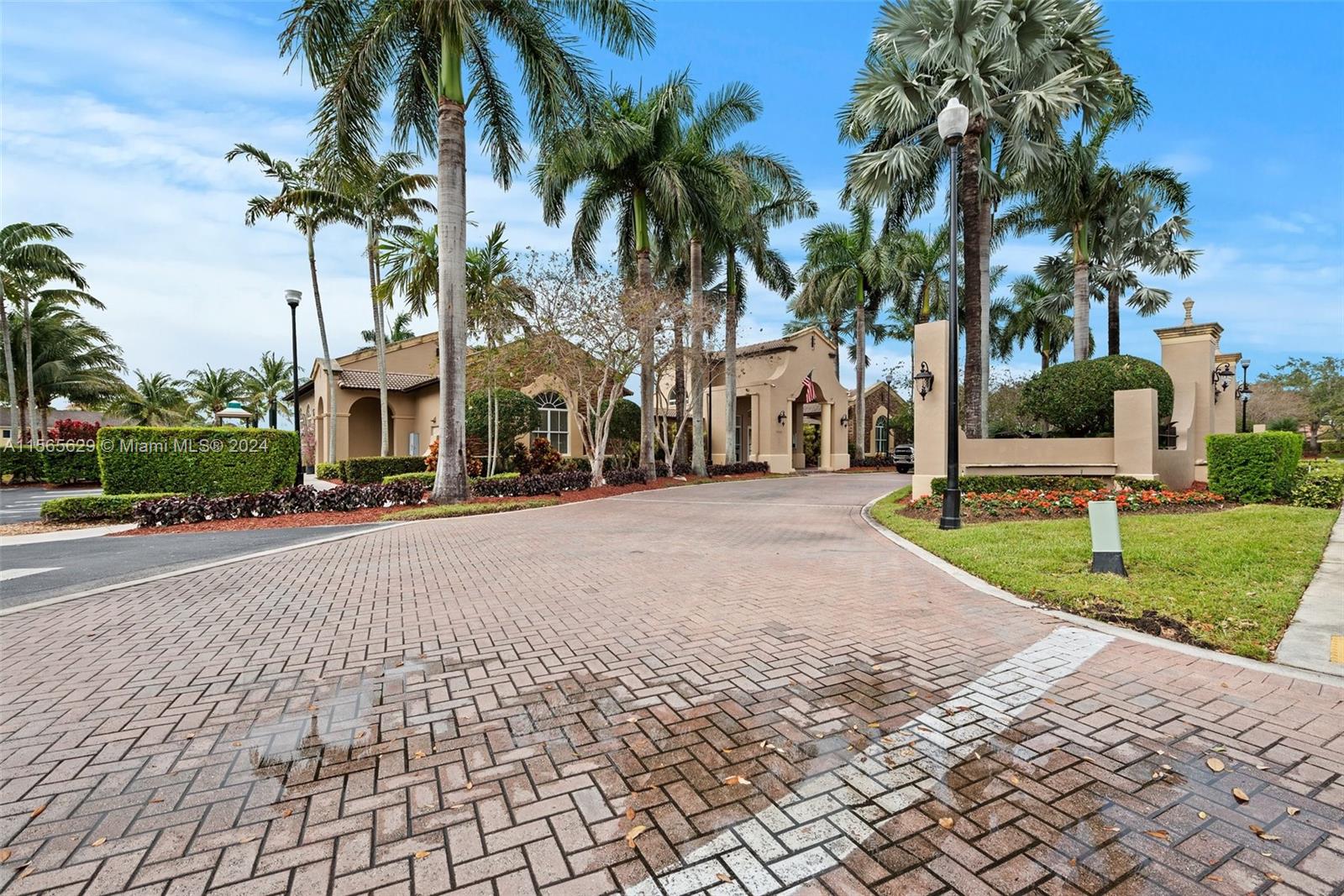 VILLAS AT CARMEL CONDO NO - Residential
